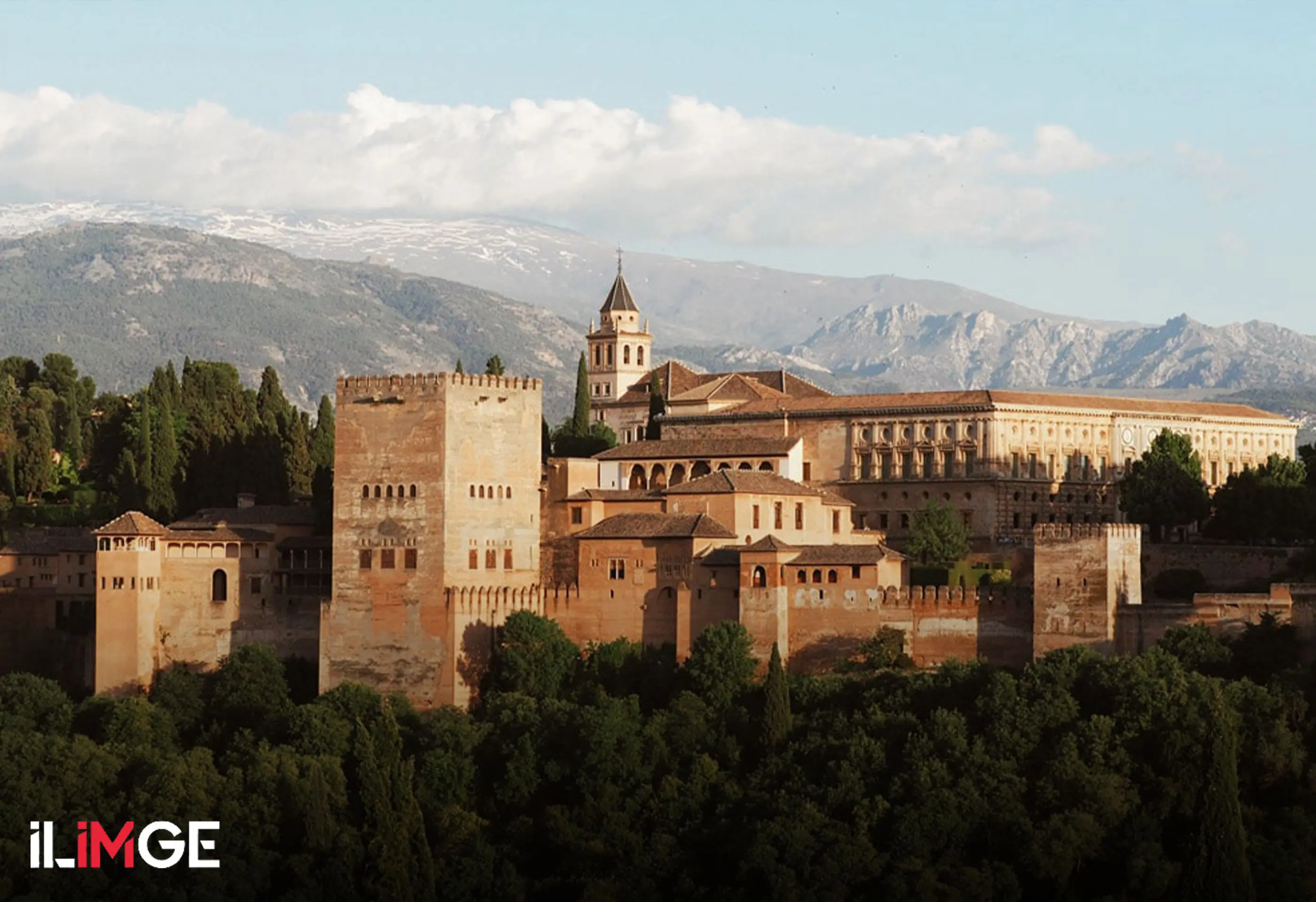 İslam Sanatının Görsel Senfonisi: Elhamra Sarayı