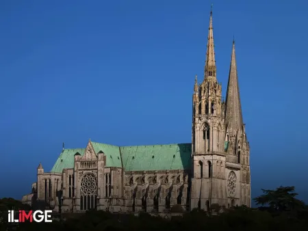 İlahi İhtişam ve İnsan Çabasının Eseri: Chartres Katedrali