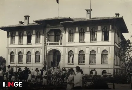 Osmanlı'nın İlk Kız Muallim Mektebi: Darülmuallimat