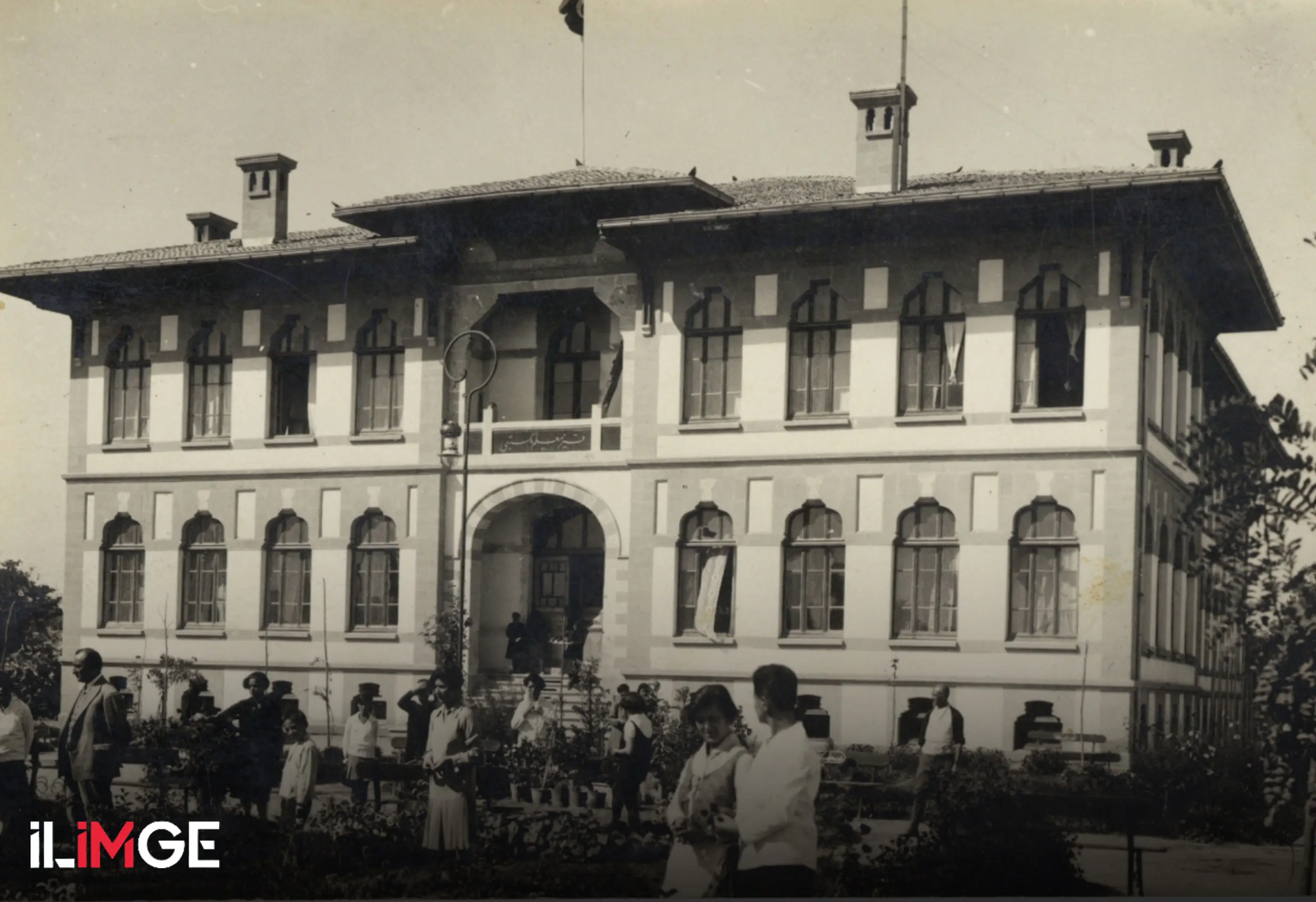 Osmanlı'nın İlk Kız Muallim Mektebi: Darülmuallimat