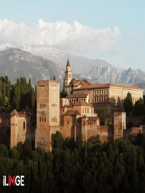 İslam Sanatının Görsel Senfonisi: Elhamra Sarayı
